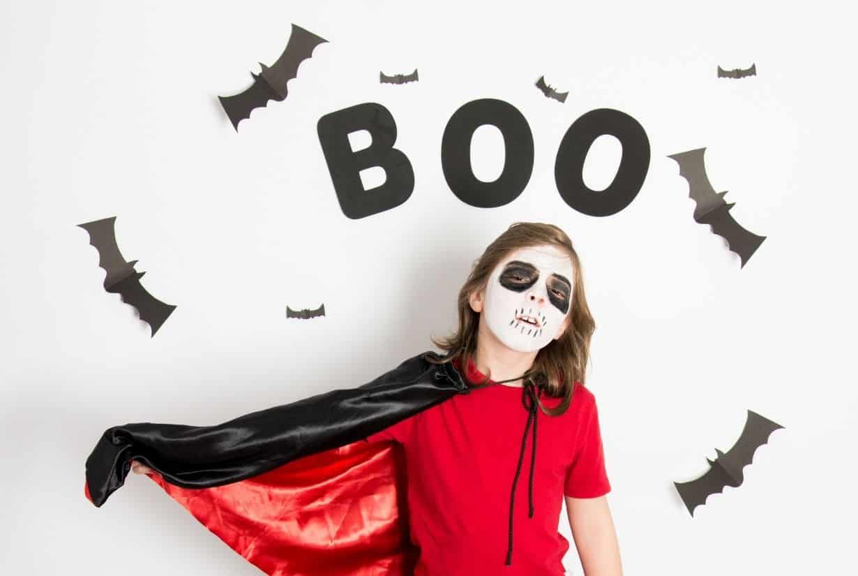 Halloween Party Ideas For Tweens
My Family Ties
Red and black vampire costume for young adults, with spooky skeleton make up and black paper bats with "Boo" for Halloween
