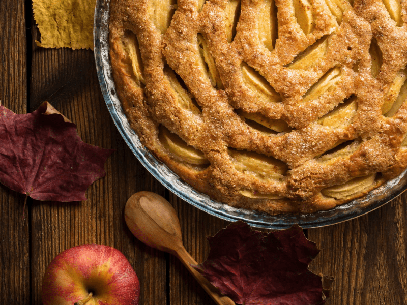 Apple pie, apples, fall leaves, dutch oven, outdoor cooking, grill and bake, BBQ Food Ideas | Summer BBQ| Backyard BBQ Food | BBQ Dinner Ideas | Barbecue Food | BBQ Food Ideas Party | Grilled Meal Ideas | Smoked Food Ideas
